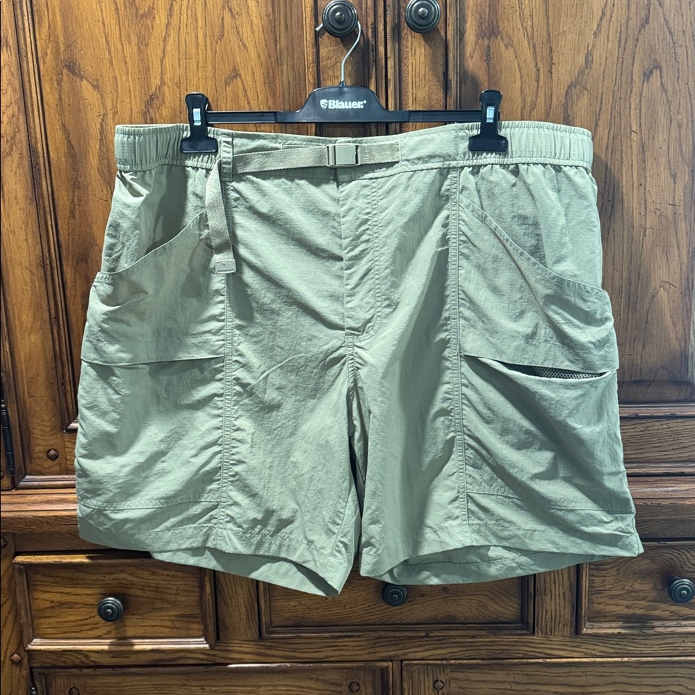 Eddie Bauer Beige Casual Shorts men’s XXL NWT